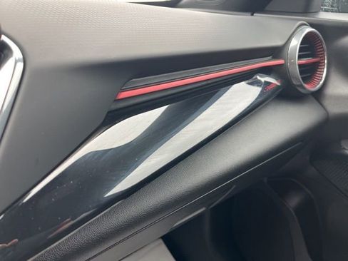 Used 2025 Chevrolet Trax RS w/ Sunroof Package image 24