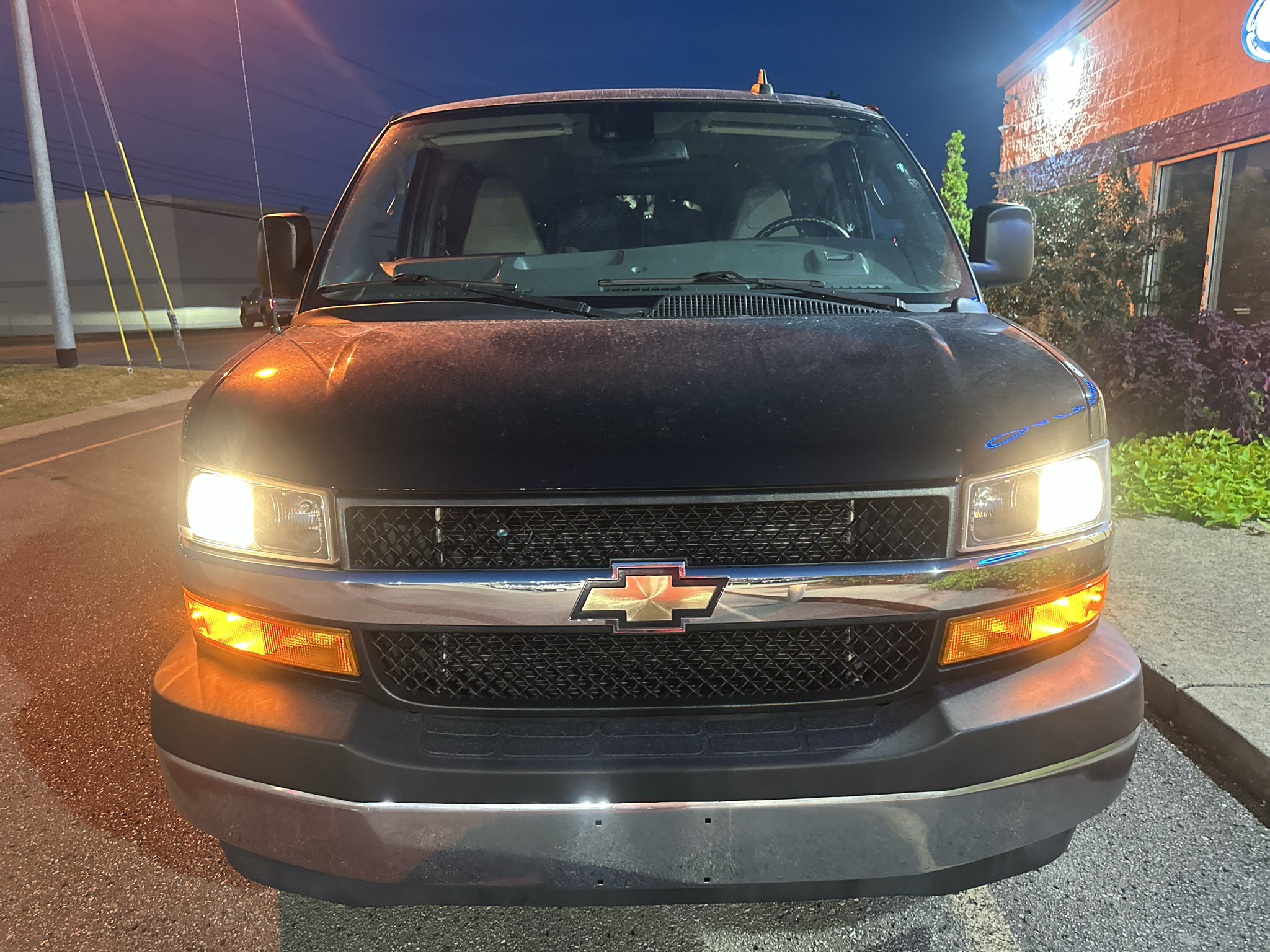 Used 2020 Chevrolet Express 3500 LT w/ LT Preferred Equipment Group RWD image 9