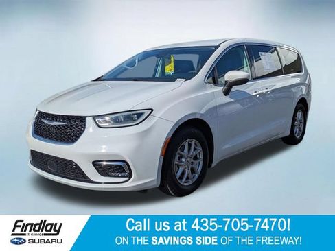 Used 2023 Chrysler Pacifica Touring-L FWD image 1