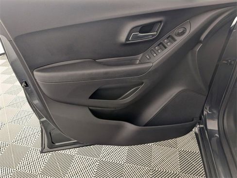 Used 2019 Chevrolet Trax LT w/ LT Convenience Package image 10