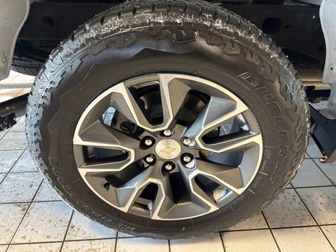 Used 2023 Chevrolet Silverado 1500 LT image 11