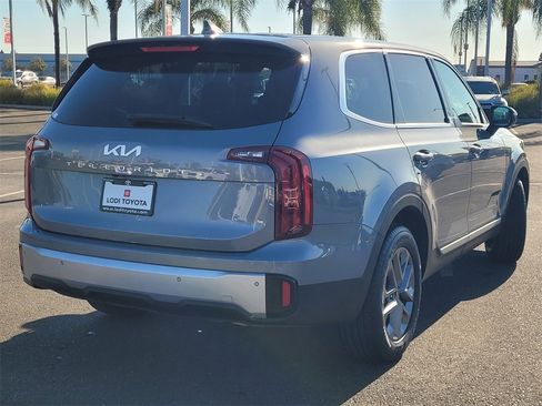 Used 2024 Kia Telluride LX image 4