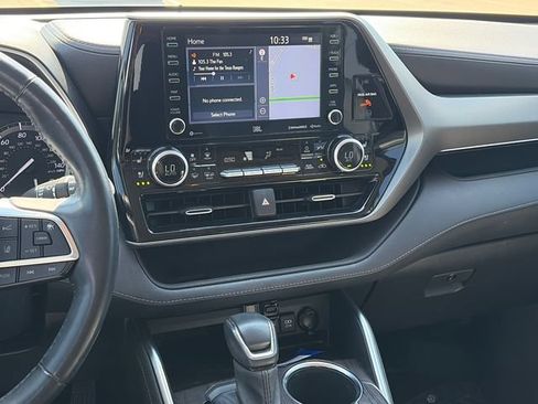 Used 2021 Toyota Highlander Limited FWD image 13