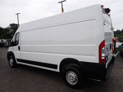 Used 2024 RAM ProMaster 2500 w/ Convenience Group FWD image 4
