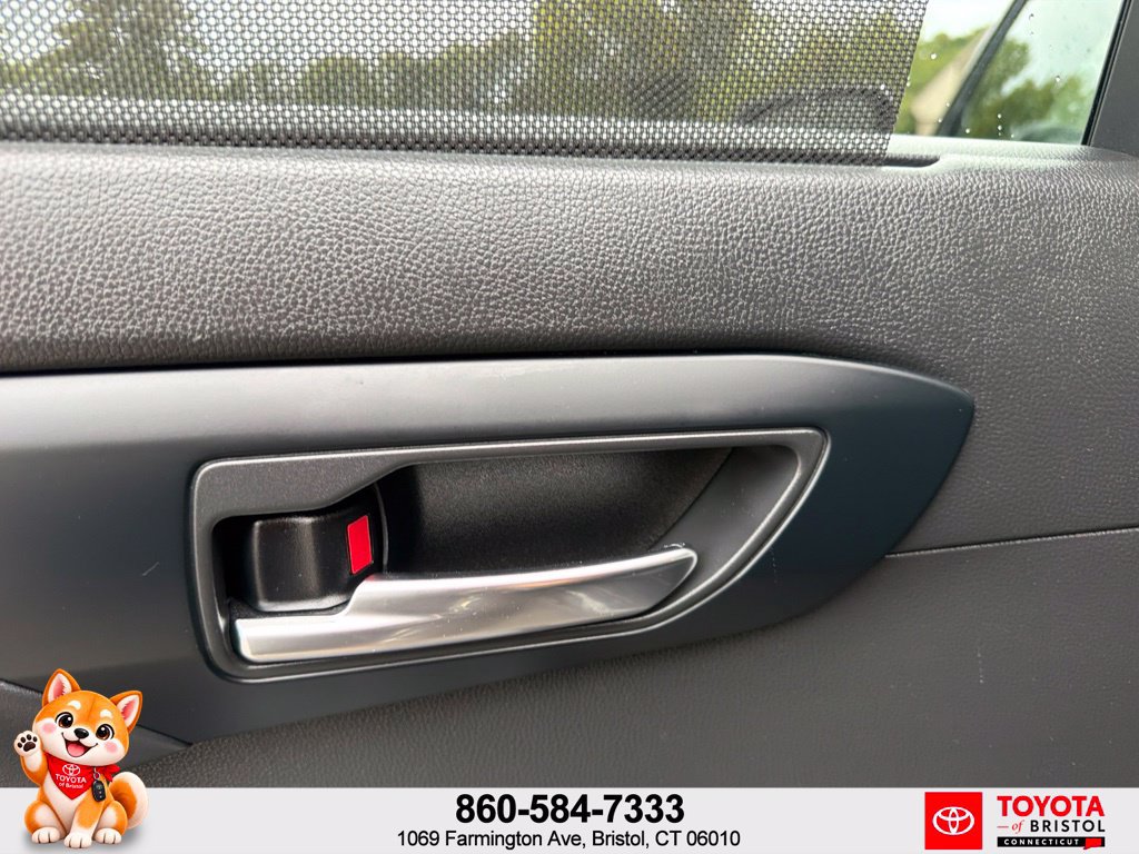 Used 2022 Toyota Highlander XLE AWD/4WD image 31