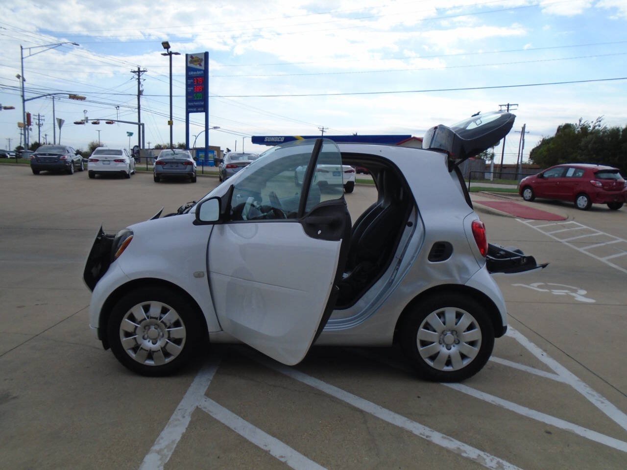 Used 2017 smart fortwo pure RWD image 22