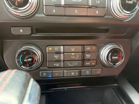 Used 2018 Ford F150 Lariat w/ Equipment Group 502A Luxury AWD/4WD image 21