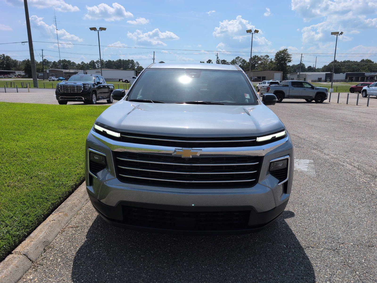 Used 2026 Chevrolet Traverse LT w/ Driver Confidence Package FWD image 1