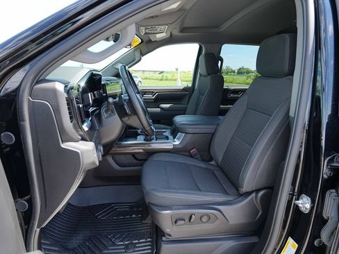 Used 2025 Chevrolet Silverado 1500 RST AWD/4WD image 17