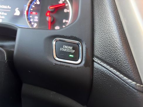 Used 2022 GMC Acadia Denali w/ Denali Technology Package FWD image 29