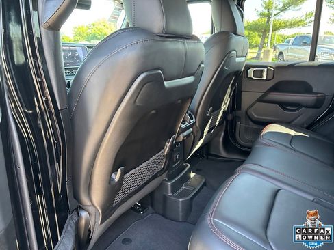 Used 2025 Jeep Wrangler Unlimited Rubicon AWD/4WD image 36