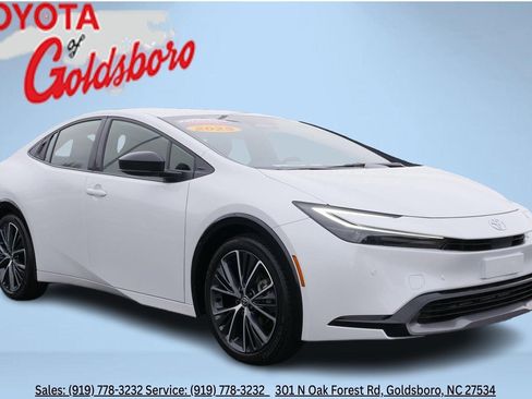 Used 2025 Toyota Prius XLE image 1