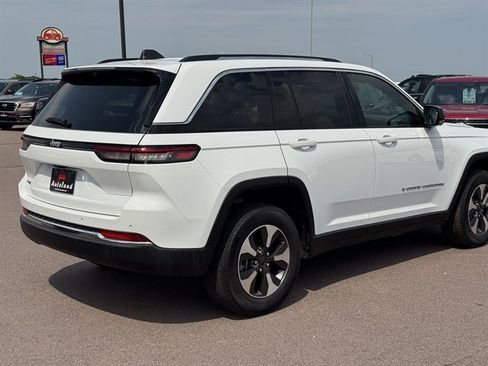 Used 2022 Jeep Grand Cherokee Limited 4xe w/ Luxury Tech Group II AWD/4WD image 5