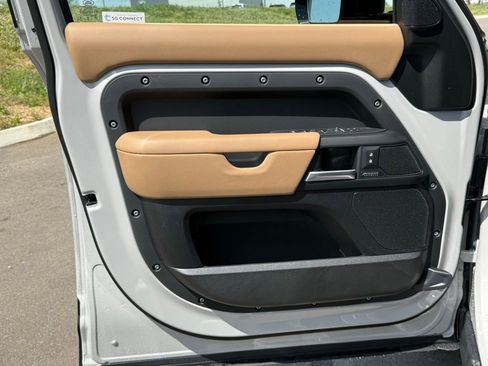 New 2026 Land Rover Defender 110 X-Dynamic SE image 13
