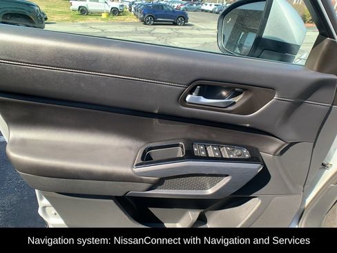 Used 2025 Nissan Pathfinder SL AWD/4WD image 10