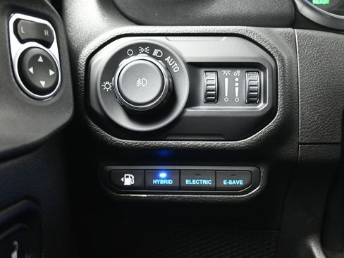 Used 2022 Jeep Wrangler Unlimited Sahara image 27