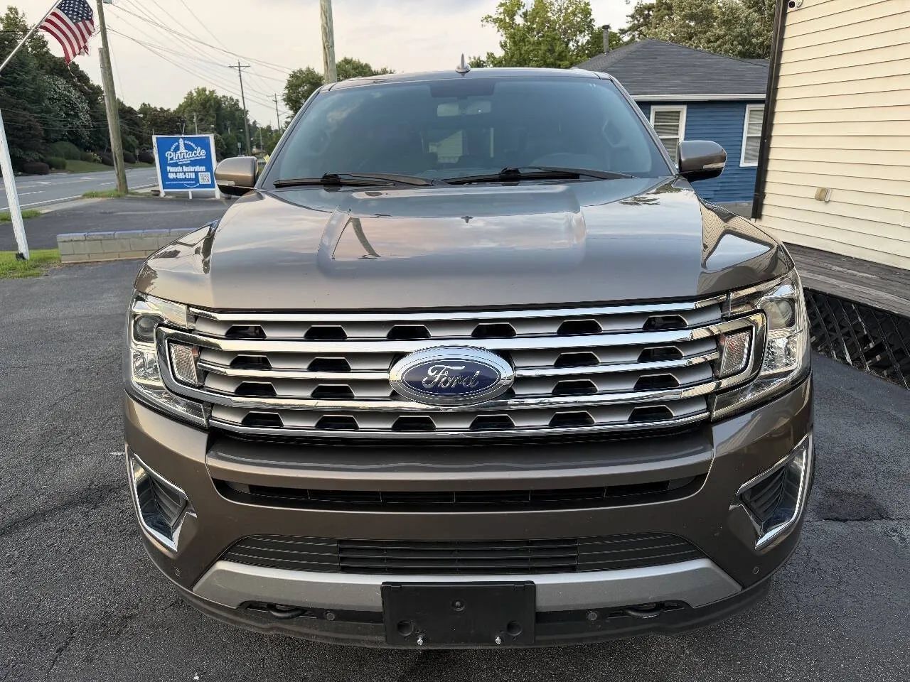 Used 2019 Ford Expedition Limited AWD/4WD image 2