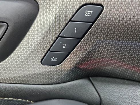 Used 2023 Chevrolet Traverse Premier image 34