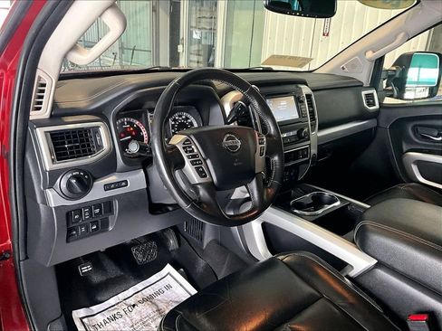 Used 2018 Nissan Titan PRO-4X w/ Pro-4x Convenience Package image 8