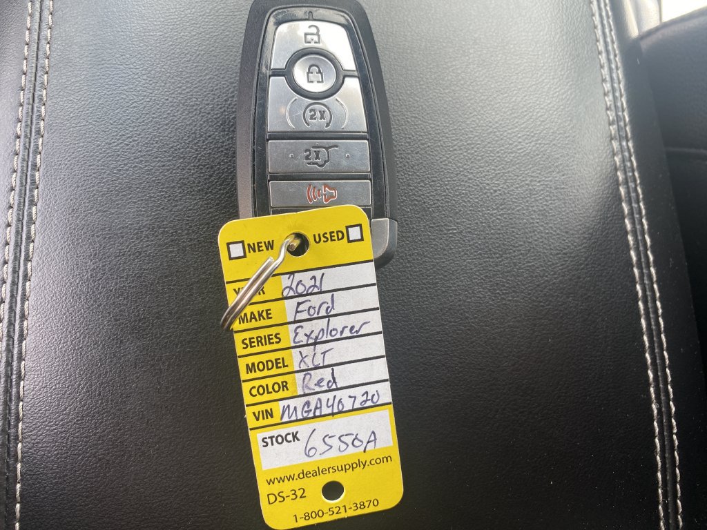 Used 2021 Ford Explorer XLT w/ Equipment Group 202A AWD/4WD image 19