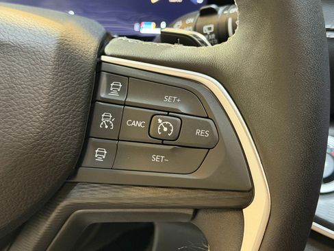 Used 2023 Jeep Grand Cherokee Altitude AWD/4WD image 30