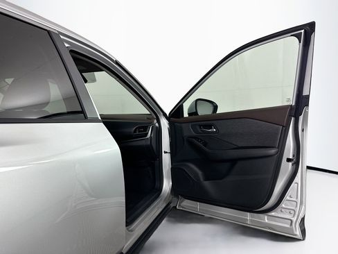 Used 2023 Nissan Rogue SV image 30