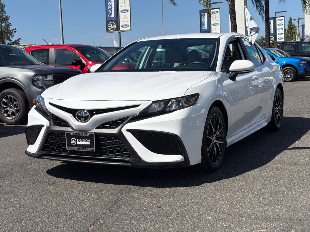 Used 2024 Toyota Camry SE AWD/4WD image 5