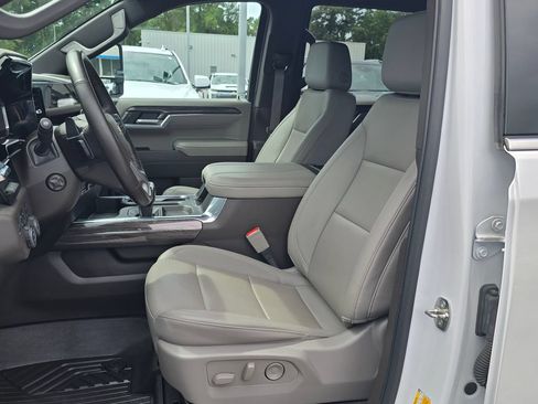 Used 2024 Chevrolet Silverado 1500 LTZ AWD/4WD image 9