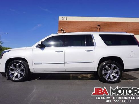 Used 2020 Cadillac Escalade ESV Platinum image 24