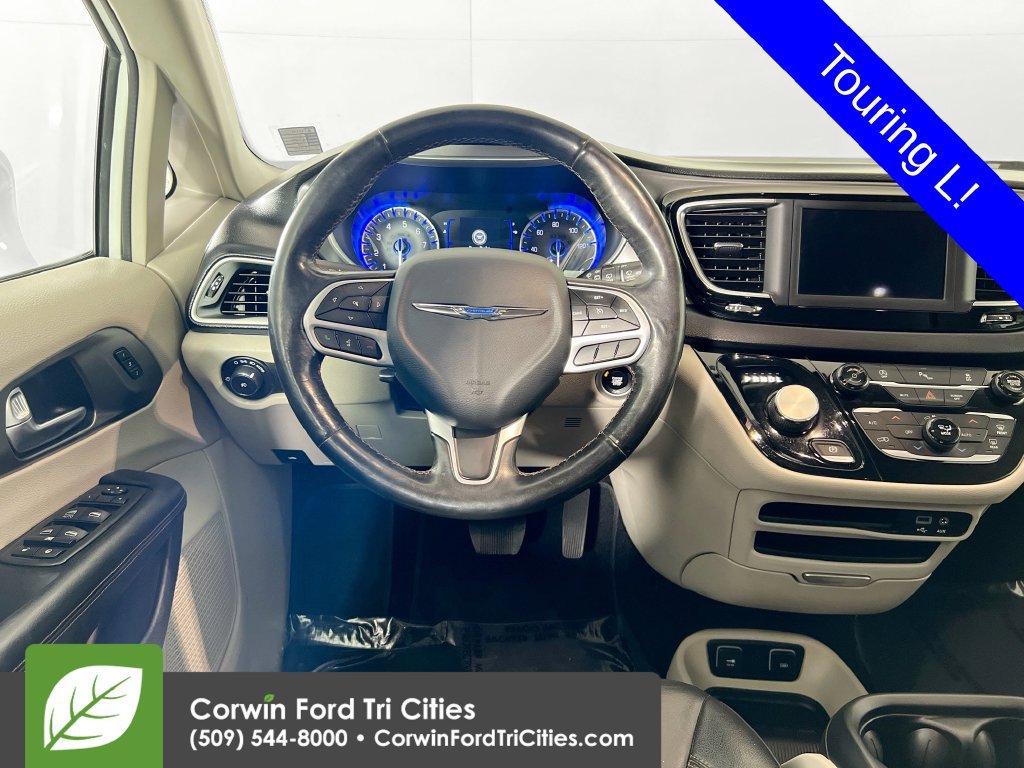 Used 2020 Chrysler Pacifica Touring-L FWD image 26