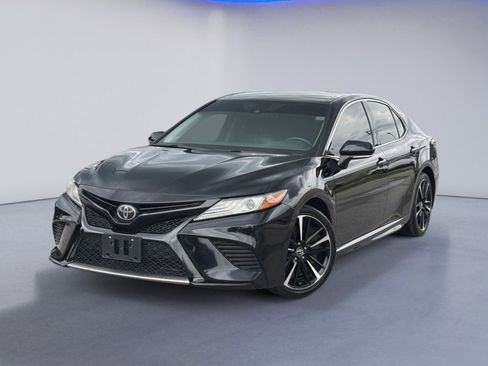 Used 2019 Toyota Camry XSE FWD image 2