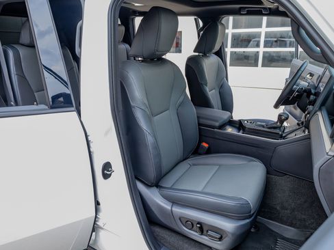 Used 2026 Lexus GX 550 w/ Accessory Package (2T) image 31