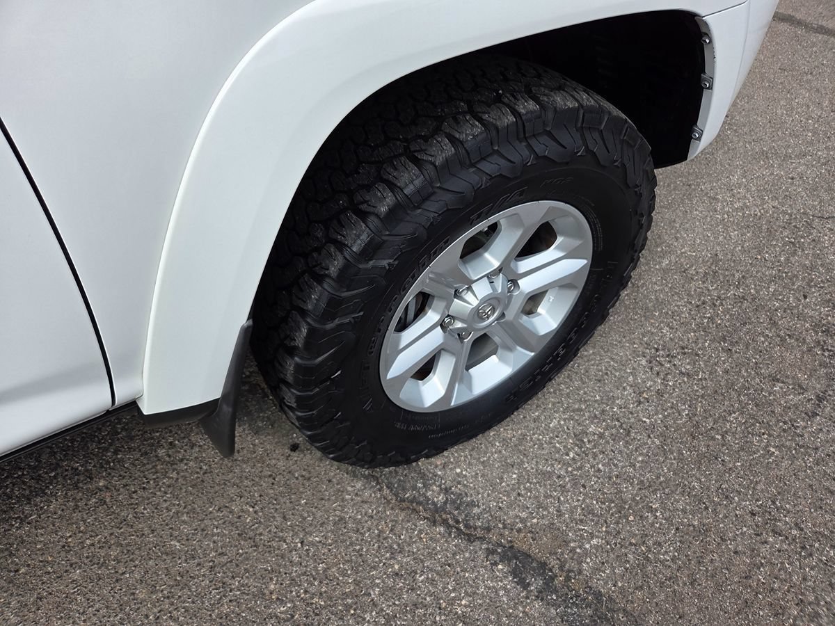 Used 2018 Toyota 4Runner SR5 AWD/4WD image 29