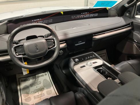 Used 2026 Lincoln Navigator L Reserve AWD/4WD image 24