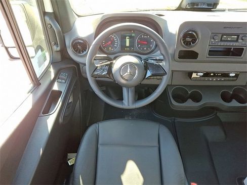 Used 2025 Mercedes-Benz Sprinter 2500 image 11