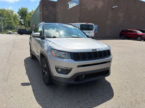 Used 2021 Jeep Compass Latitude w/ Sun and Sound Group AWD/4WD image 2