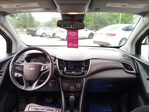 Used 2018 Chevrolet Trax LS image 17