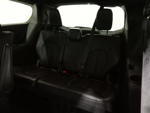 Used 2024 Chrysler Pacifica Limited FWD image 11