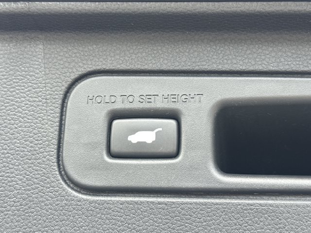 Certified 2025 Honda Pilot Black Edition image 18