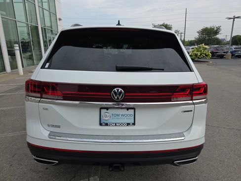 Used 2024 Volkswagen Atlas SE w/ Panoramic Sunroof Package AWD/4WD image 6