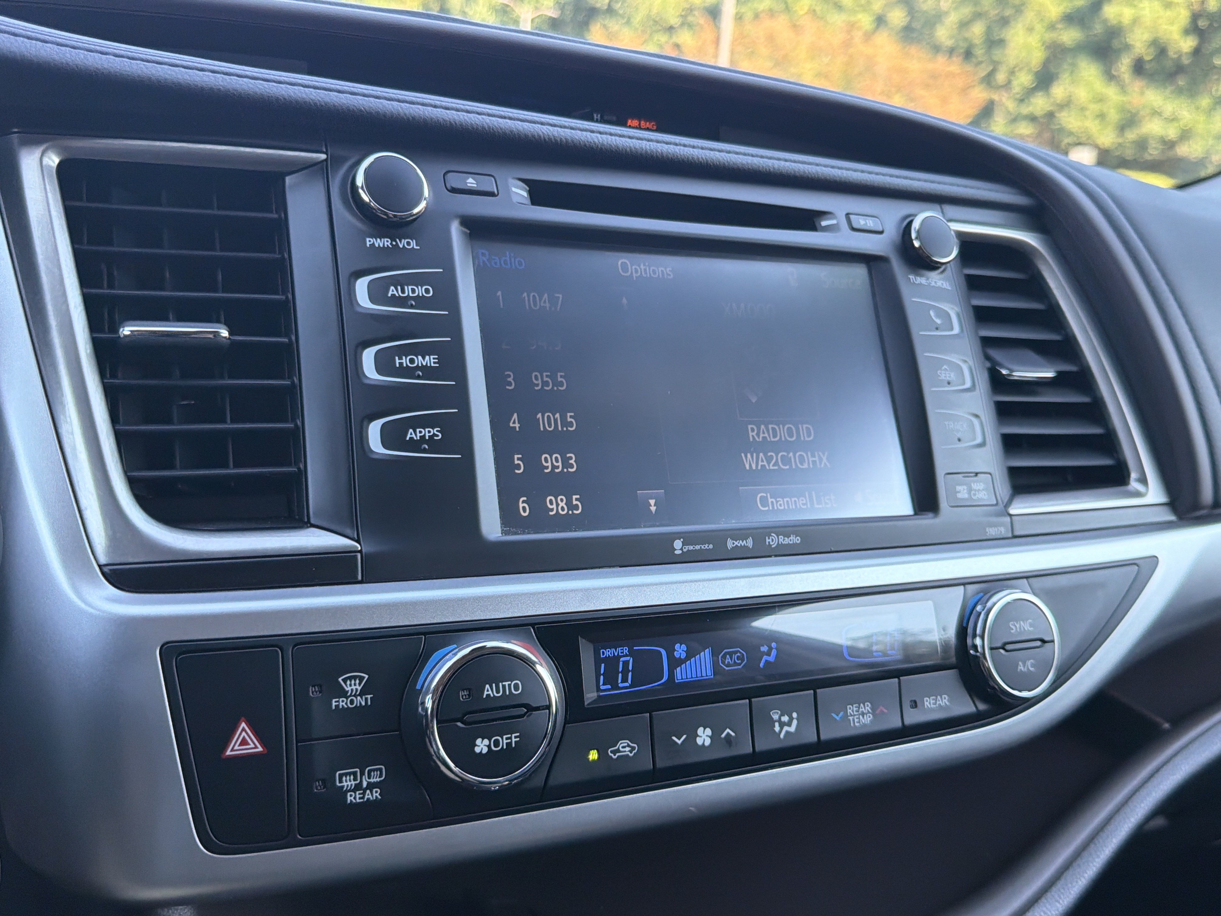 Used 2018 Toyota Highlander XLE FWD image 5
