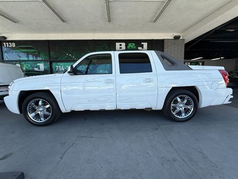 Used 2002 Chevrolet Avalanche 2WD image 4