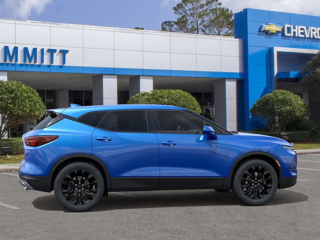 New 2026 Chevrolet Blazer LT w/ LPO, Black Sport Package FWD image 5