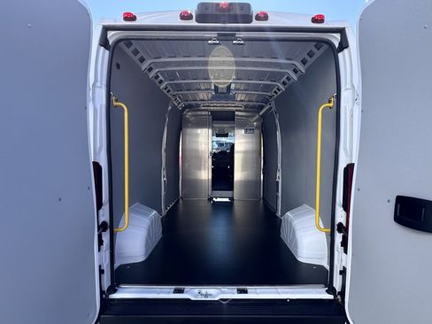 Used 2025 RAM ProMaster 2500 w/ Convenience Group image 7