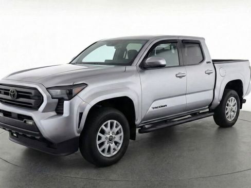 Used 2024 Toyota Tacoma SR5 image 3