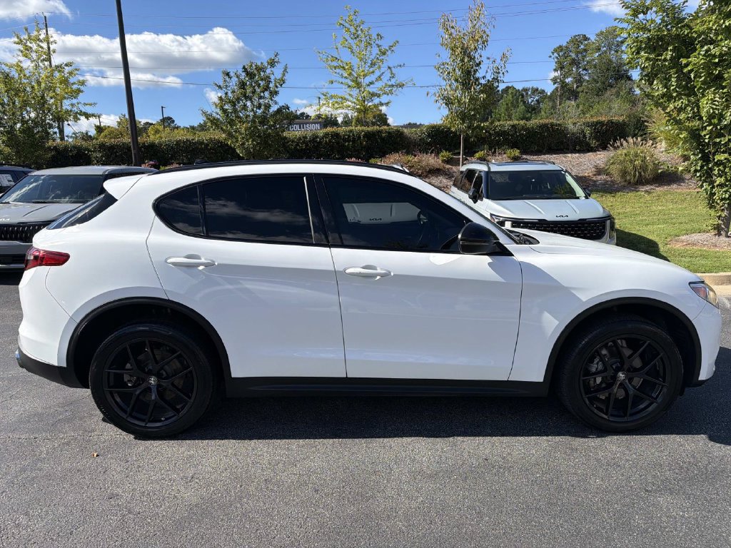Used 2021 Alfa Romeo Stelvio Sprint w/ Nero Edizione RWD image 2