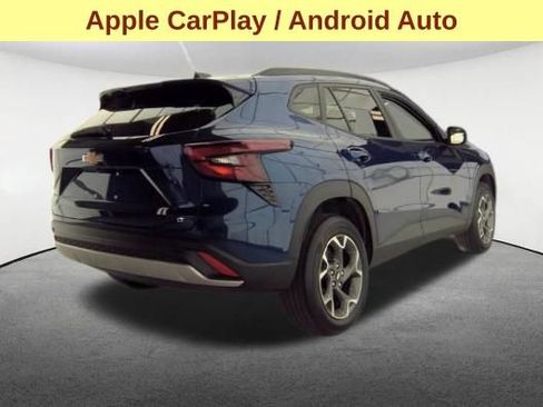 Used 2024 Chevrolet Trax LT w/ LT Convenience Package FWD image 5