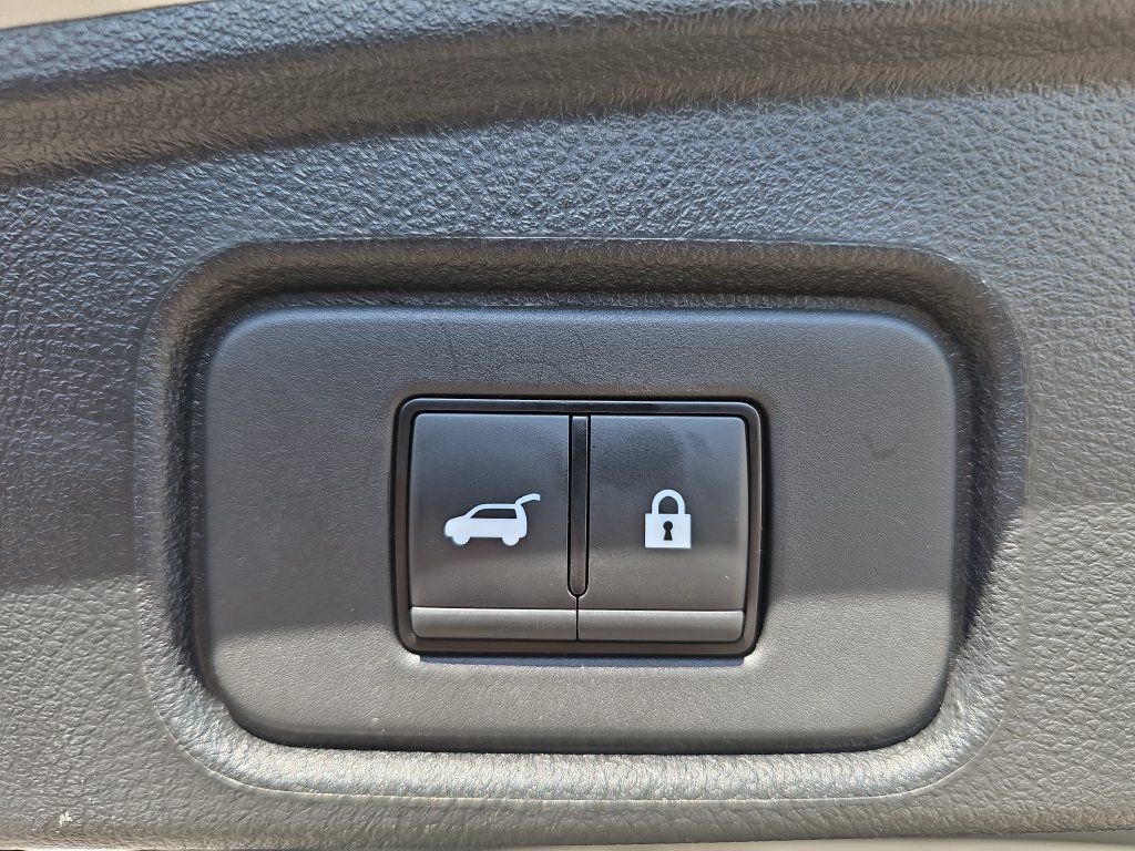 Used 2025 Nissan Pathfinder SV AWD/4WD image 13