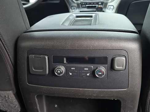 Used 2017 GMC Yukon SLT AWD/4WD image 17