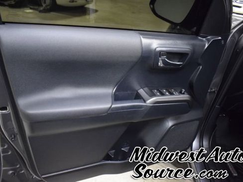 Used 2019 Toyota Tacoma SR5 image 8